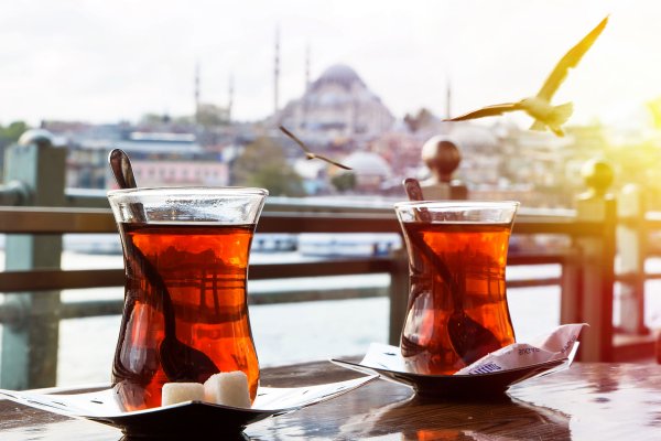 10 турецких актеров за чашечкой своего любимого турецкого напитка :)