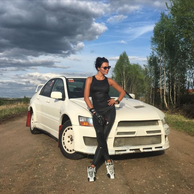 Одна из самых желанных автоледи мира: Инесса Тушканова (11 фото)
