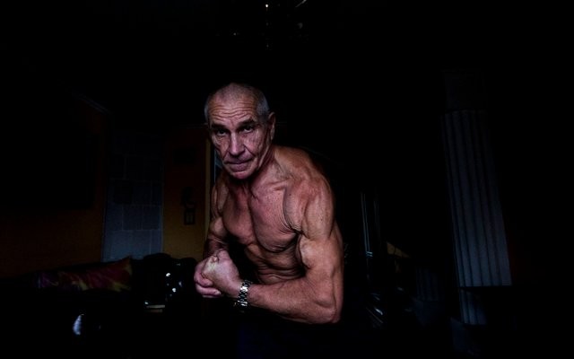 Виктор Фросинский - 70-летний бодибилдер из Пинска (7 фото)