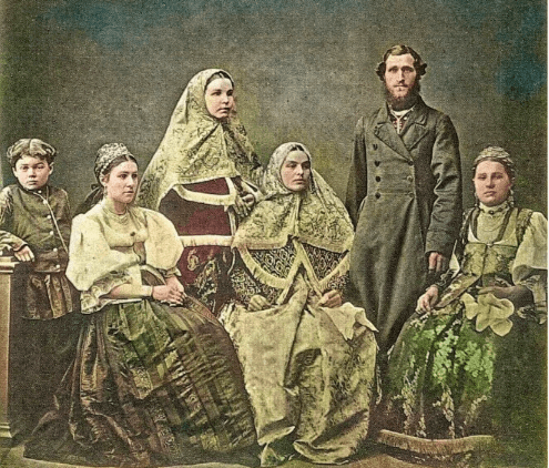 Уникальные цветные фото дореволюционной семьи крестьян Российской империи