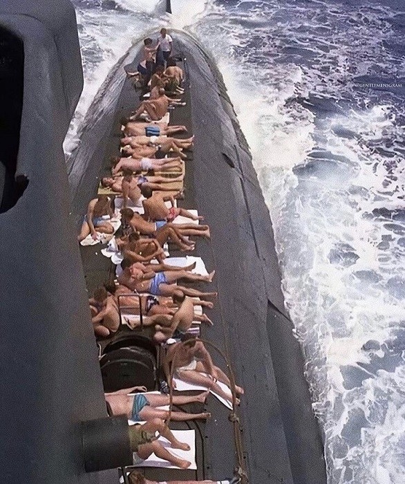 Как отдыхают подводники на субмаринах во время плаваний (11 фото)