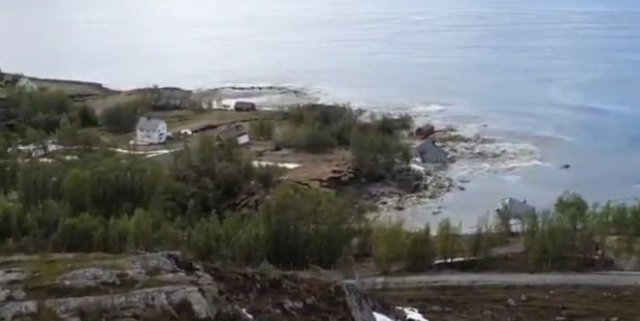 В Норвегии часть поселка ушла под воду из-за оползня