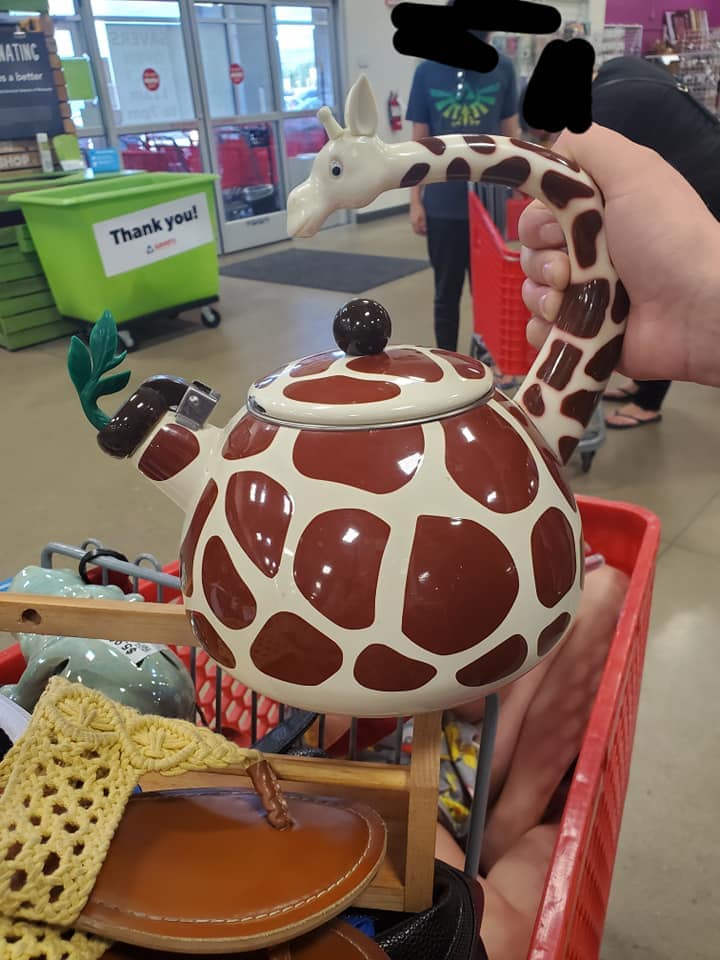 Безумные вещи. Чайник в виде жирафа. Заварочный чайник Жираф. Безумные вещи с барахолки. Танцующий Жираф чайник.