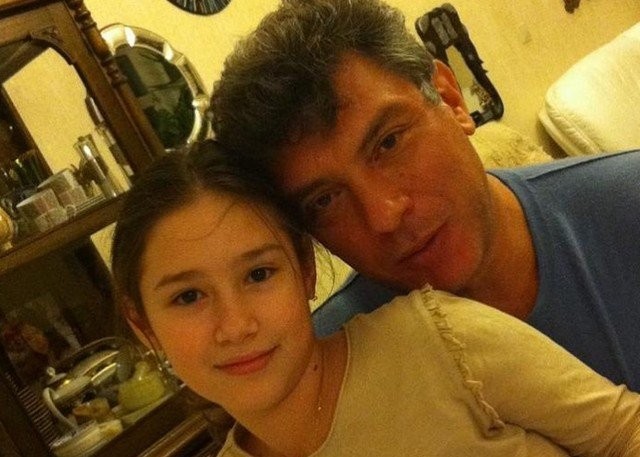 18-летняя дочь политика Бориса Немцова Дина выходит замуж (16 фото)