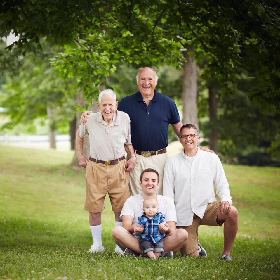 5 поколений мужчин. Семья поколения. Большая семья. Семья несколько поколений. Пять поколений семьи.