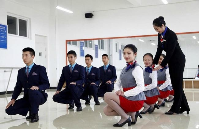 Китайской стюардессой сможет стать не каждый спецназовец
