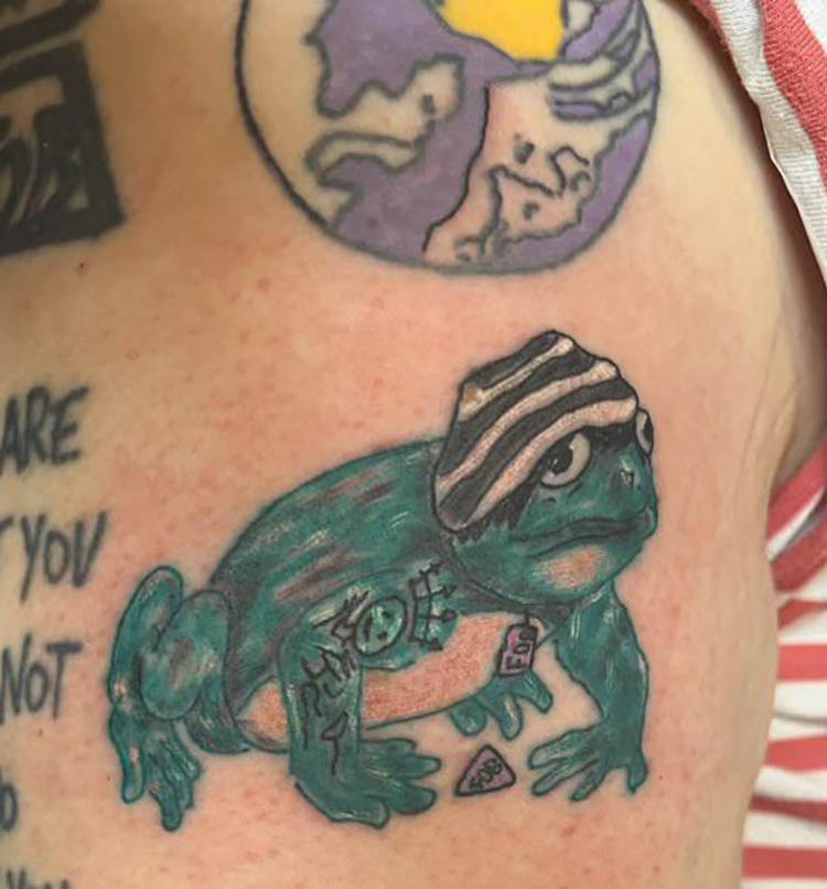 16 людей, которые, видимо, не учли, что татуировки со временем не смываются, раз набили себе такое