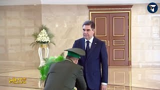 Президент Туркменистана и его военные